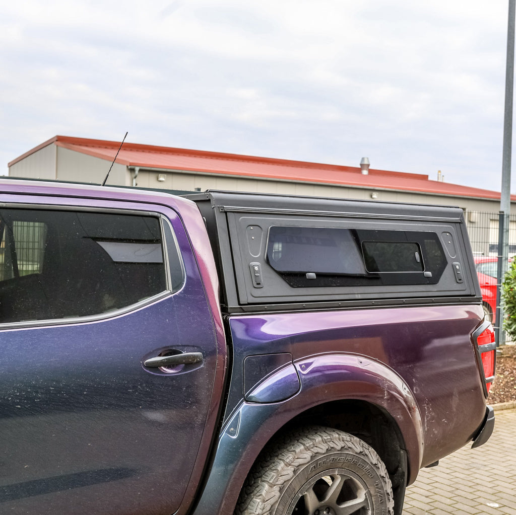 Alu-Cab Contour Hardtop, Nissan Navara 2016+ Double Cab (Med sideruder)