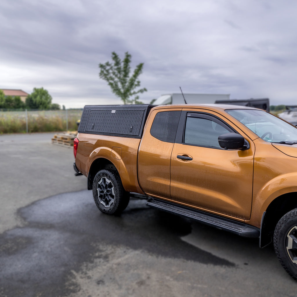 Alu-Cab Explorer Hardtop, Nissan Navara 2016+ X-Cab (Dørkplade)