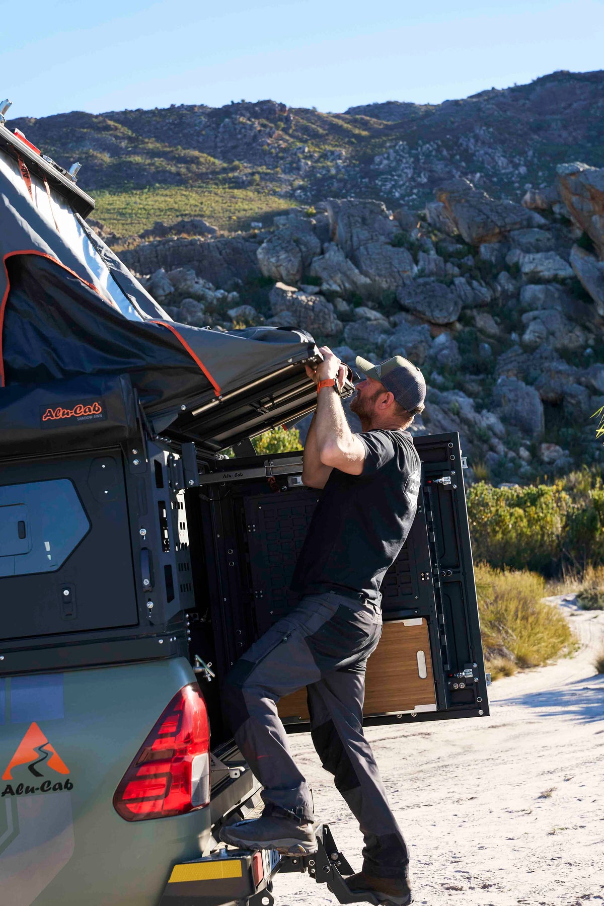 Alu-Cab ModCap Compact, Double Cab (Med sideruder)