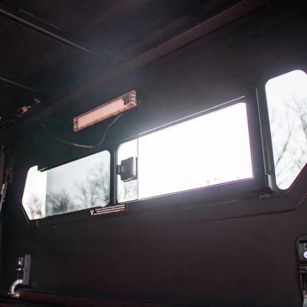 Alu-Cab ModCap Worker Hardtop, X-Cab (Med sideruder)