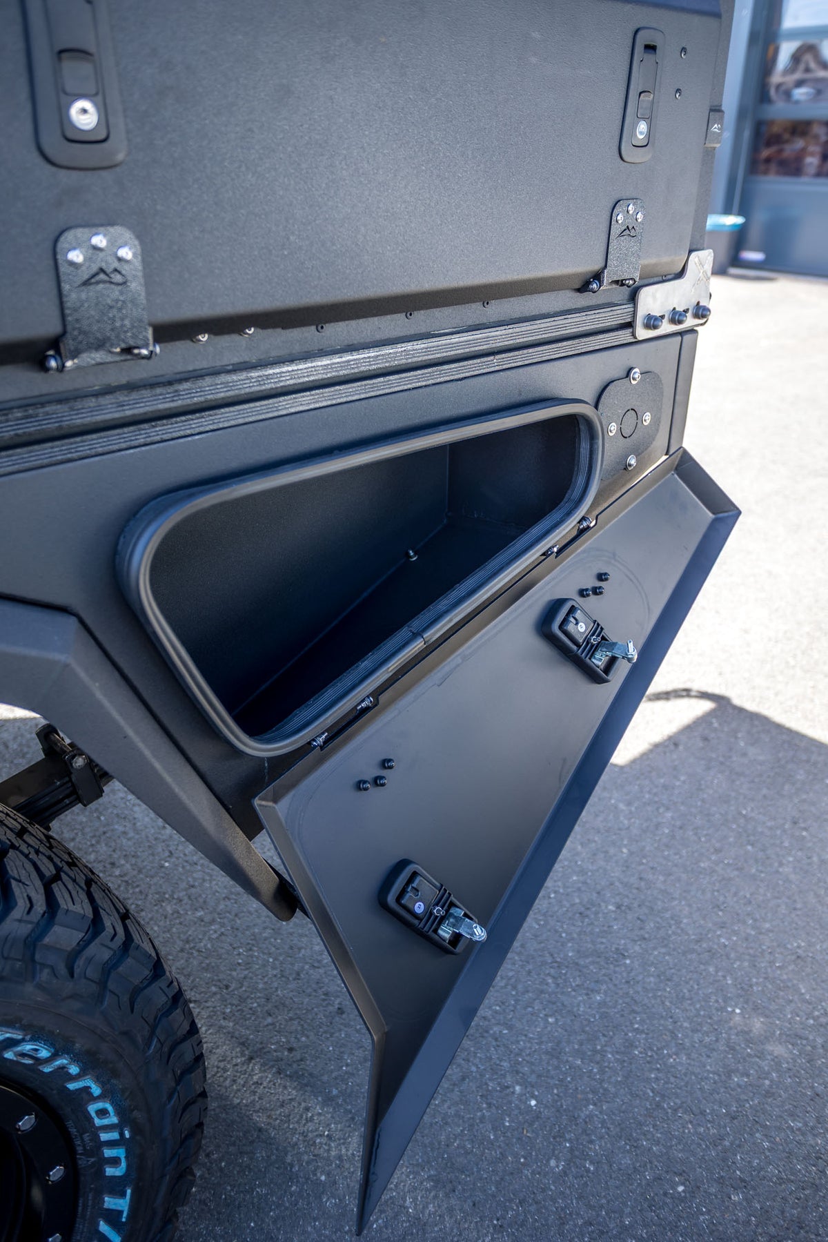 AluBlack Canopy flatbed – Ford Ranger 2023+ Double Cab
