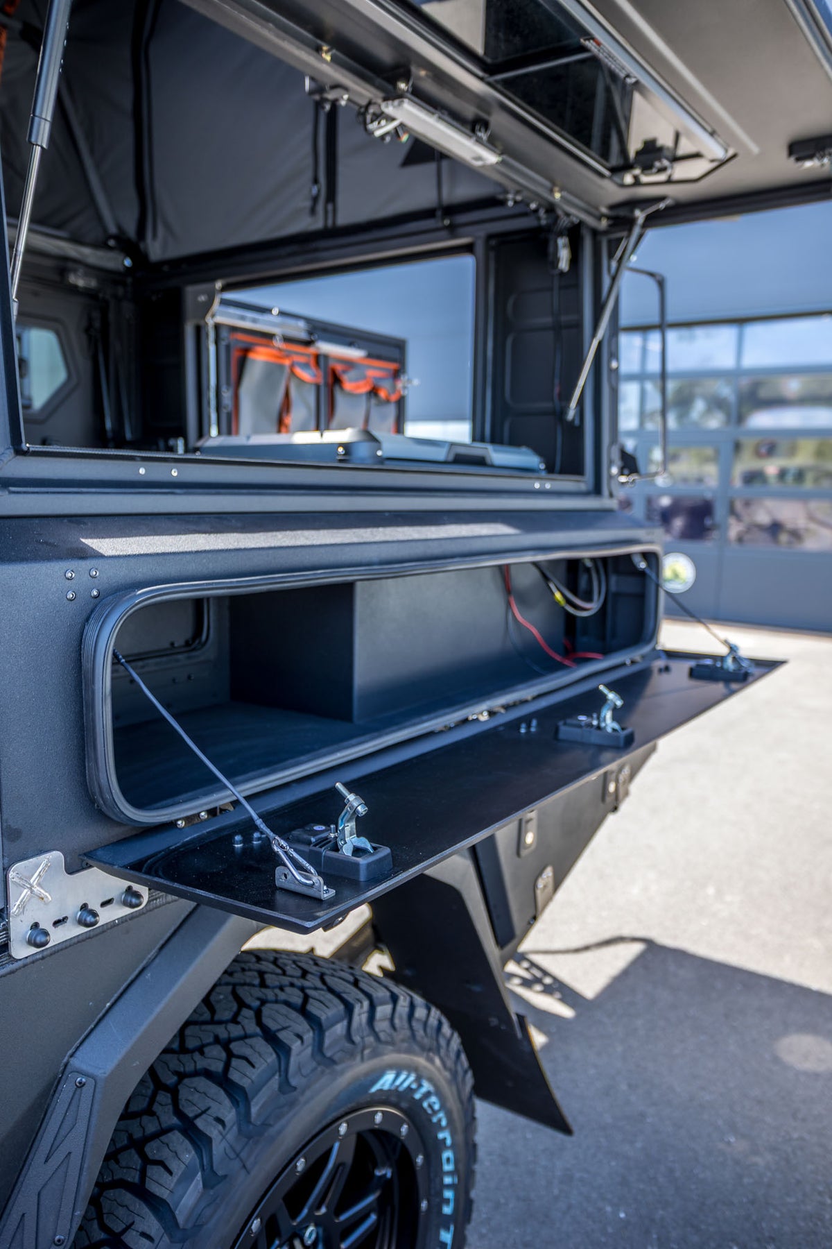 AluBlack ModCAP Kit flatbed – Toyota Land Cruiser 79 Double Cab