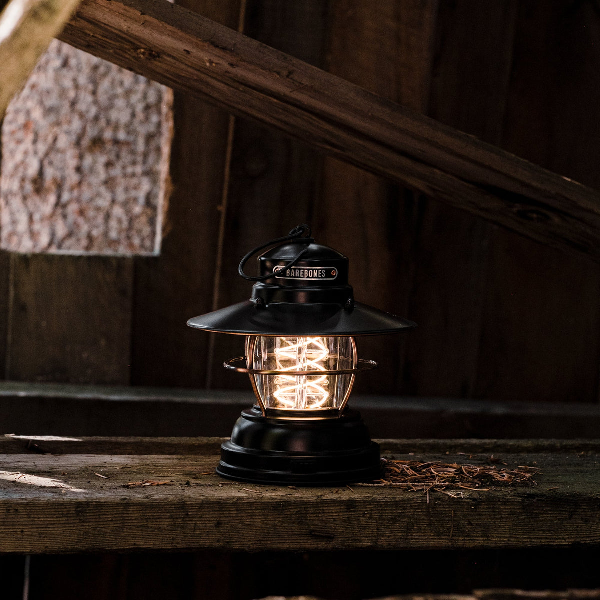 Barebones Outpost Lanterne – Antique Bronze