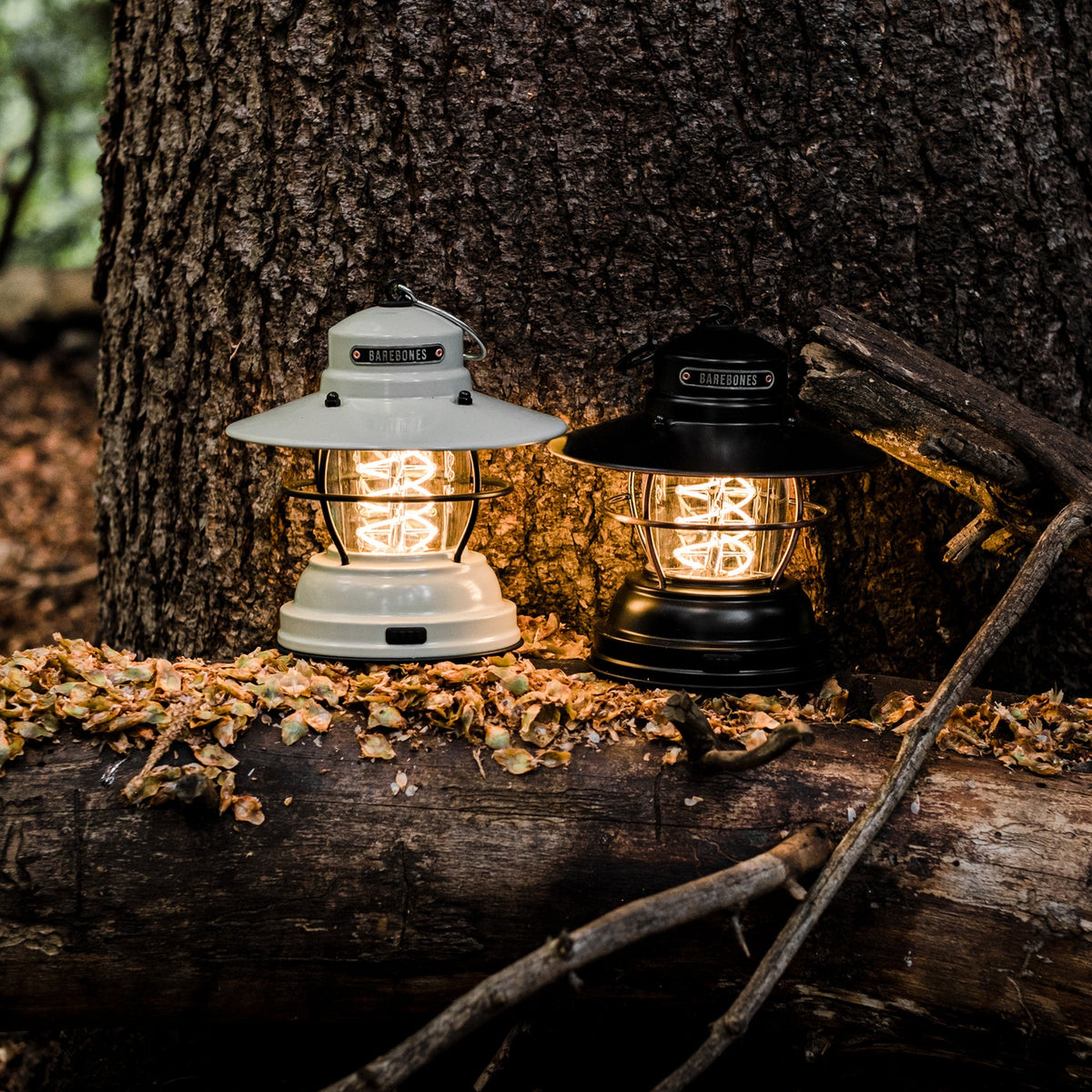 Barebones Outpost Lanterne – Antique Bronze