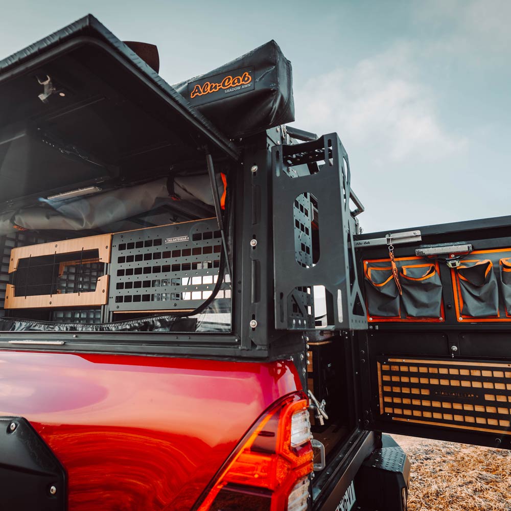 Tailgate Gear indretning til Alu-Cab ModCap & Canopy Camper