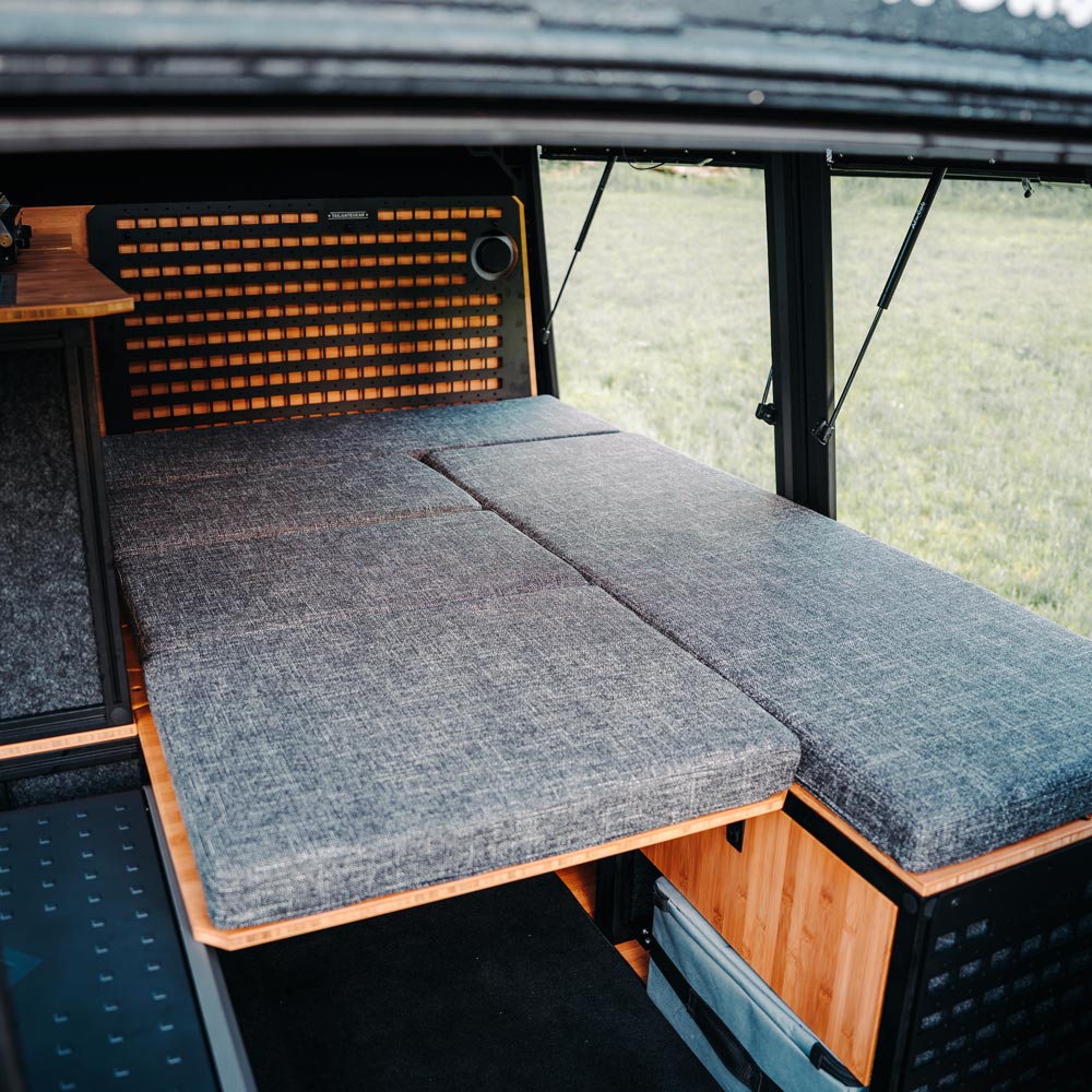 Tailgate Gear indretning til Alu-Cab ModCap & Canopy Camper