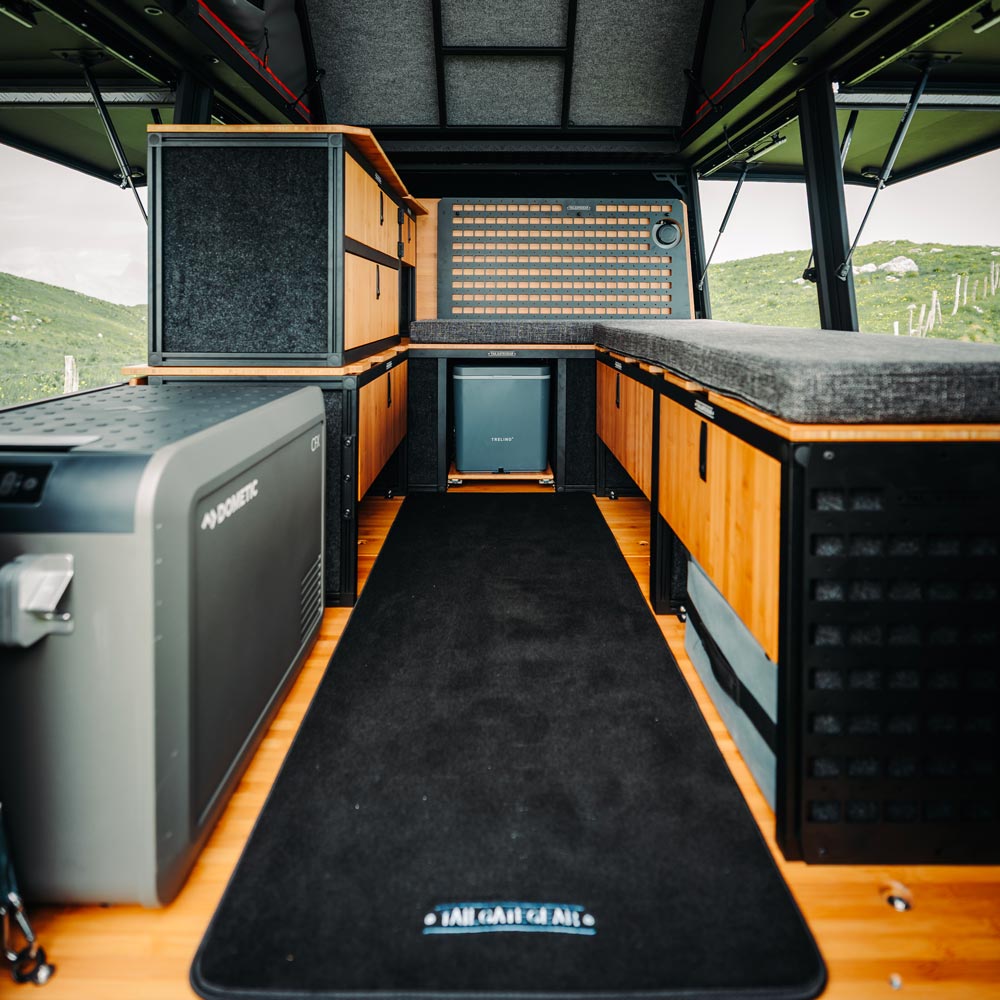 Tailgate Gear indretning til Alu-Cab ModCap & Canopy Camper