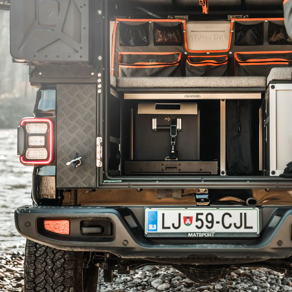 Tailgate Gear indretning til Alu-Cab ModCap & Canopy Camper
