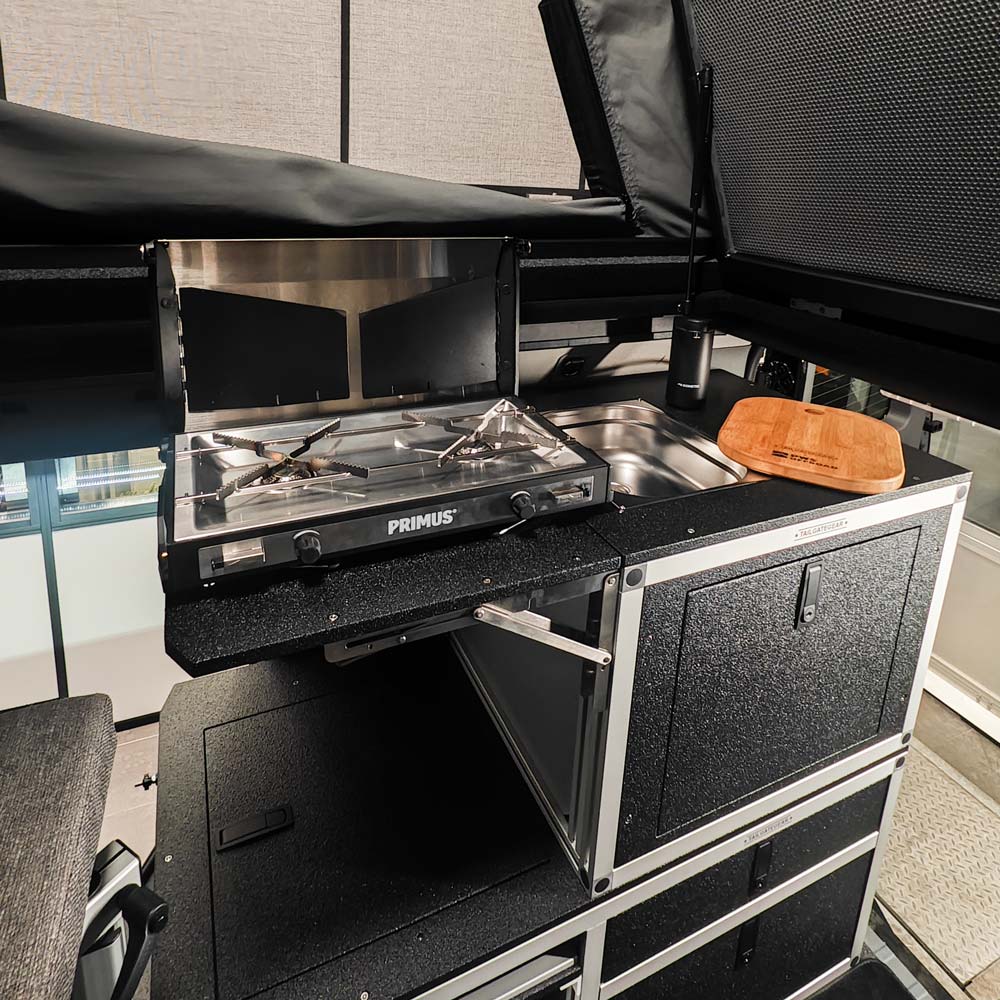 Tailgate Gear indretning til Ineos Grenadier med Alu-Cab Silenus