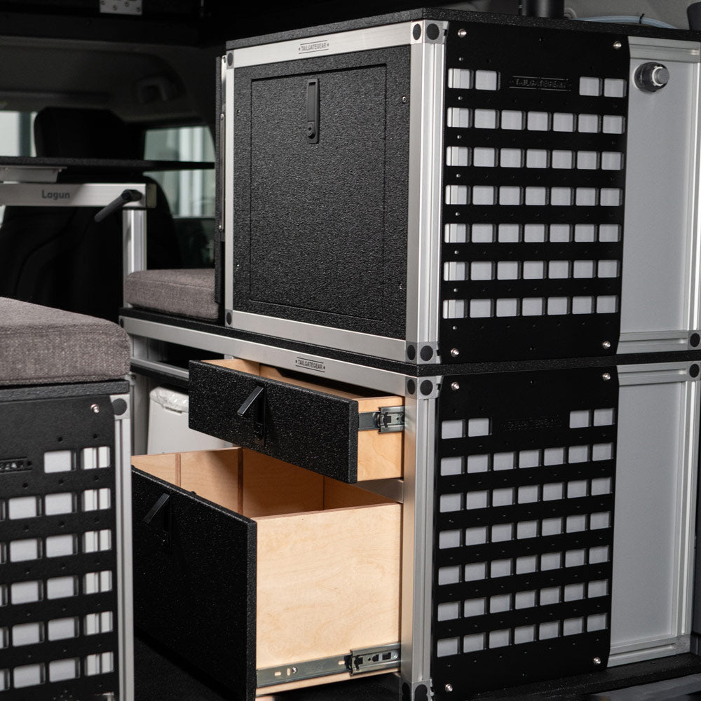 Tailgate Gear indretning til Ineos Grenadier med Alu-Cab Silenus